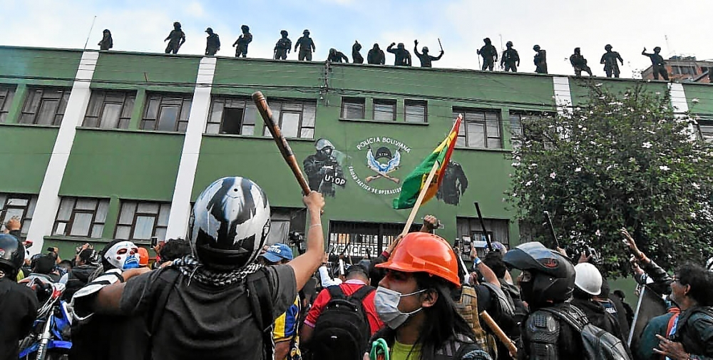 Mutineries policières en Bolivie: Evo Morales dénonce un coup d'Etat «en cours»
