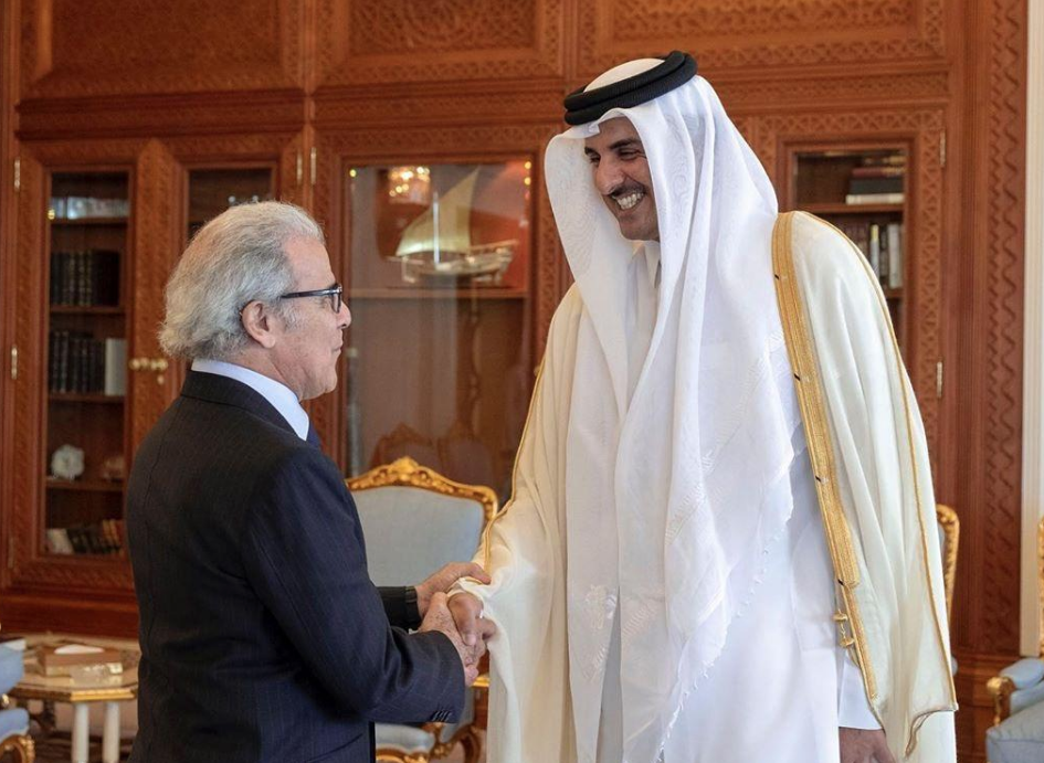 L'émir du Qatar reçoit le Wali Bank Al-Maghrib