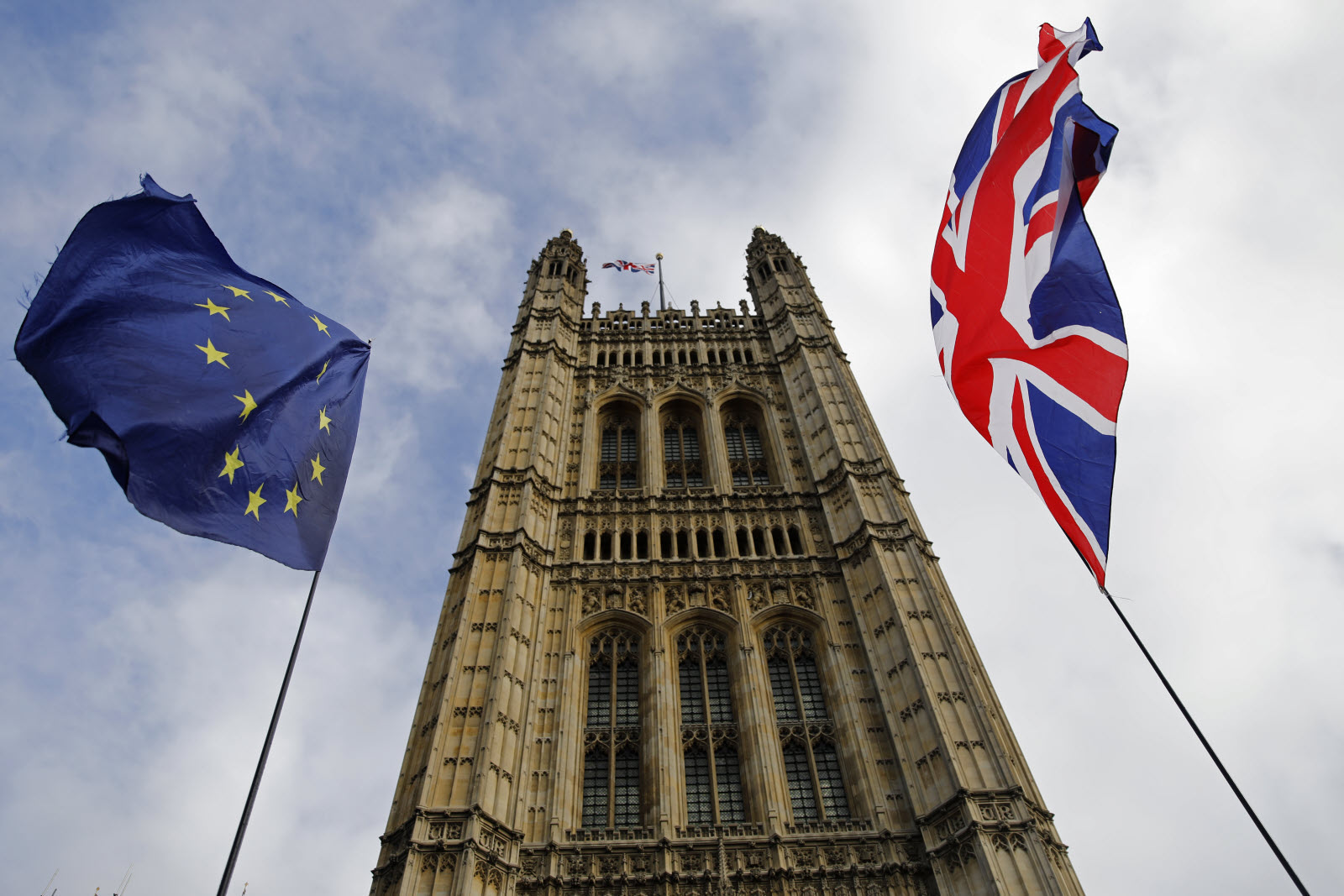 Brexit: Londres avertit que les contrôles douaniers seront "inévitables"