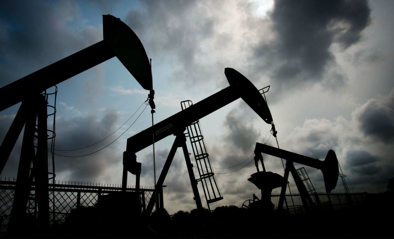 Le pétrole poursuit sa remontée dans l’attente des mesures américaines