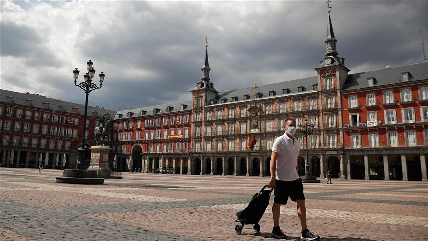 Espagne: le bilan du virus repasse sous les 300 morts par jour