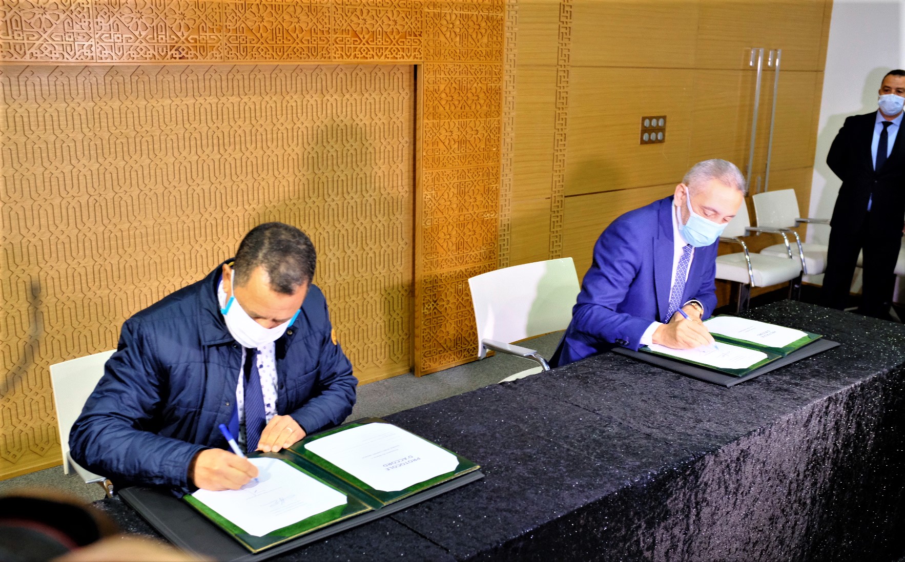 Automobile: signature de deux protocoles d’accord d’un investissement global de 912 millions de dirhams