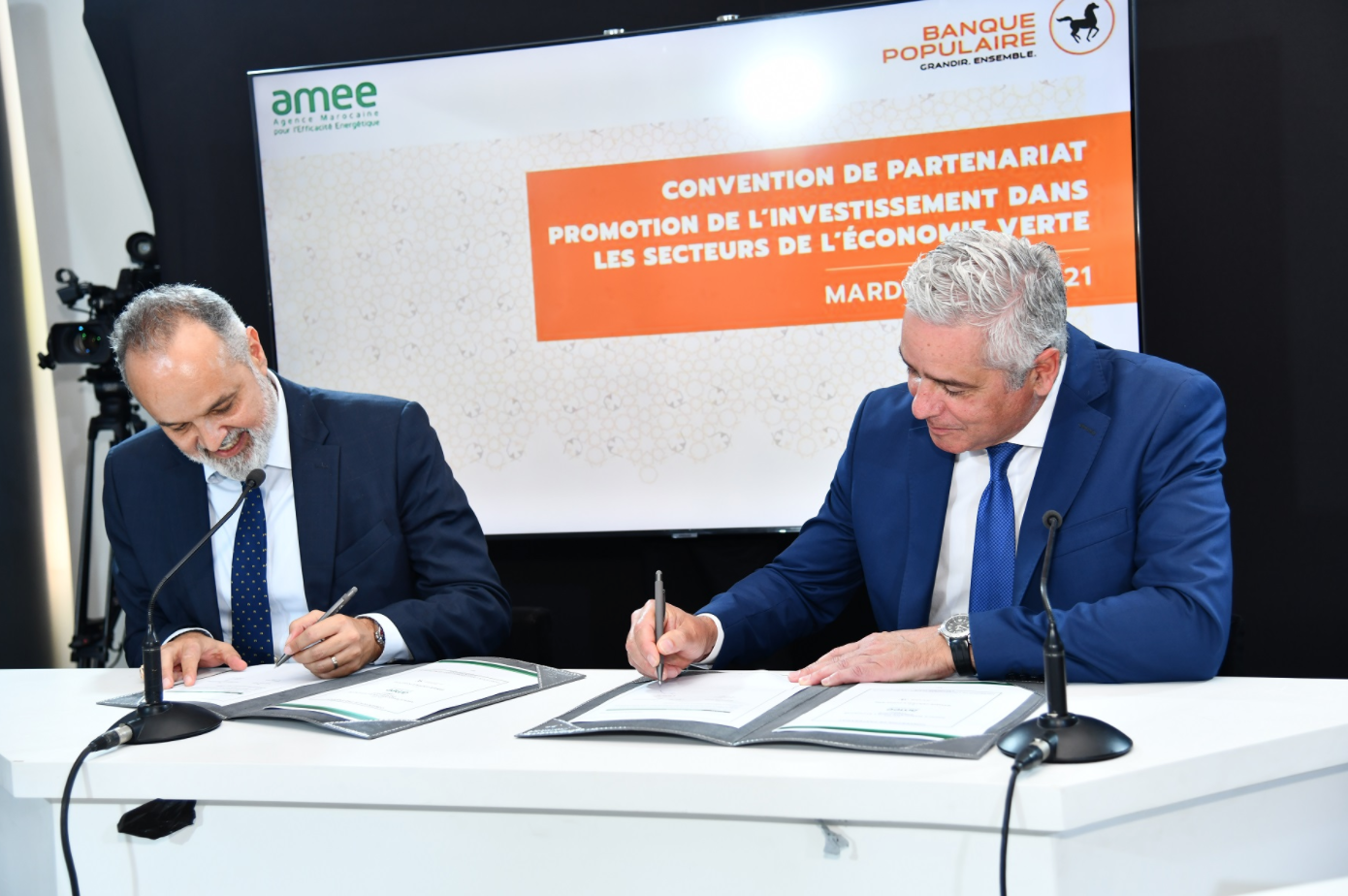 Economie verte: signature d'une convention de partenariat AMEE et le groupe BCP