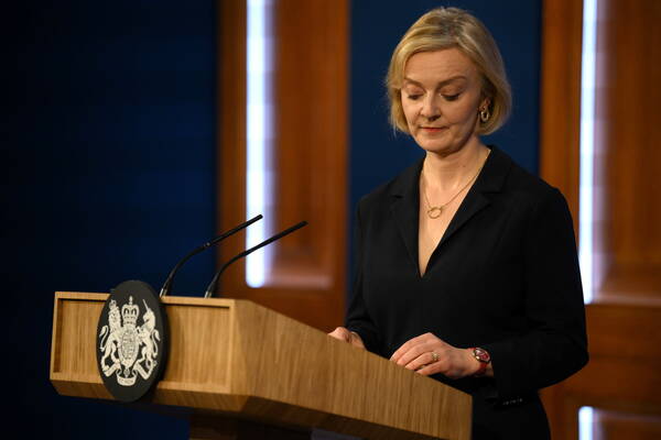 Royaume-Uni: la Première ministre Liz Truss quitte ses fonctions