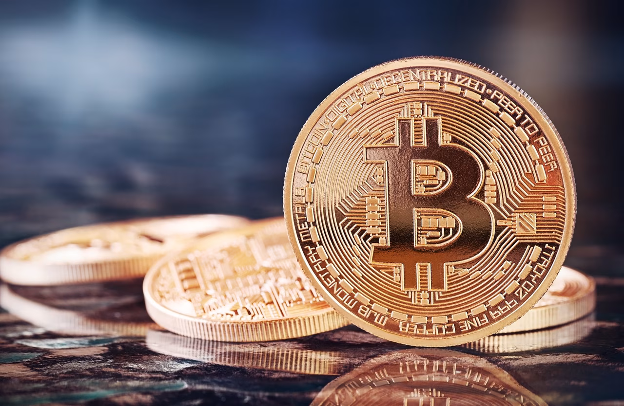 Bitcoin frôle la rupture du seuil des 70 000 dollars