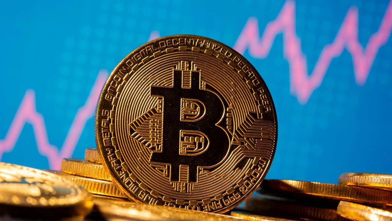 Bitcoin passe sous 63 000 dollars, le marché crypto vacille