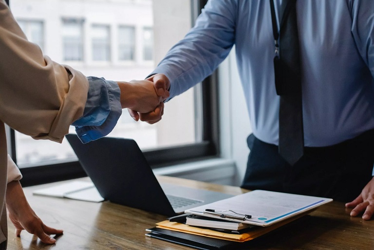 Espagne : 96 % des grandes entreprises optent pour le travail hybride